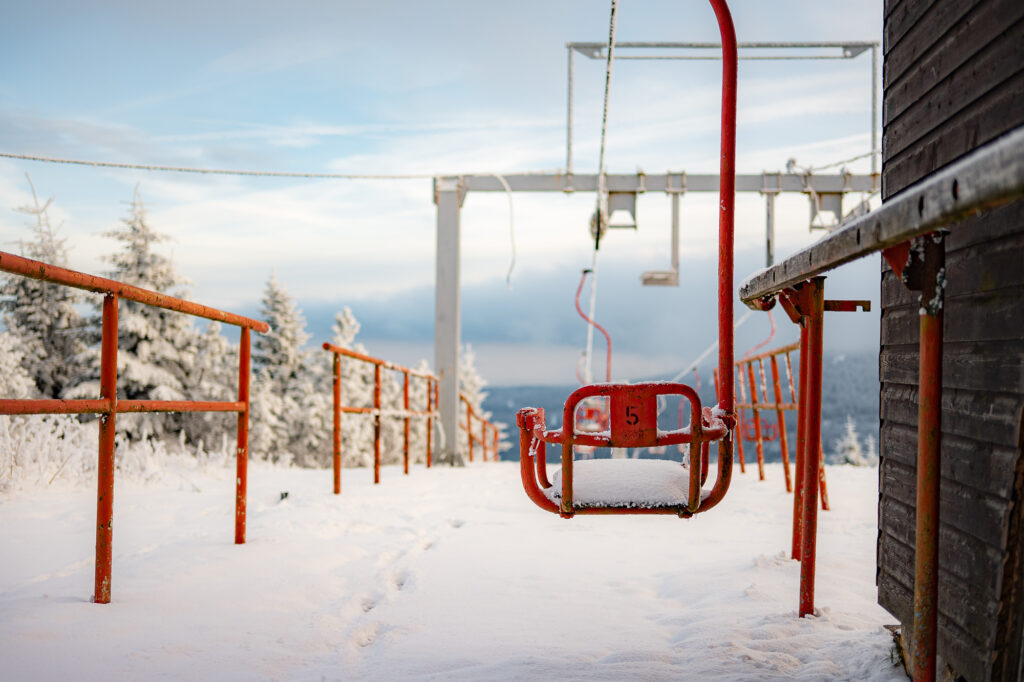 Sessellift auf dem kleinen Fichtelberg im Erzgebirge
