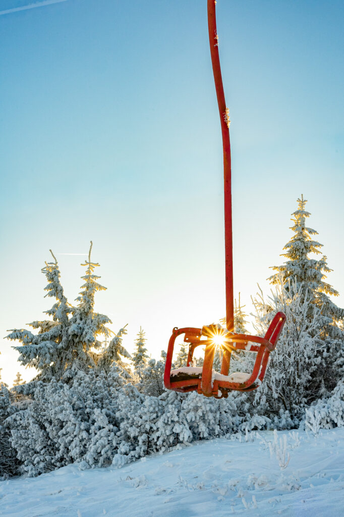 nostalgischer Sessellift am kleinen Fichtelberg mit Sonnenstern/Blendenstern