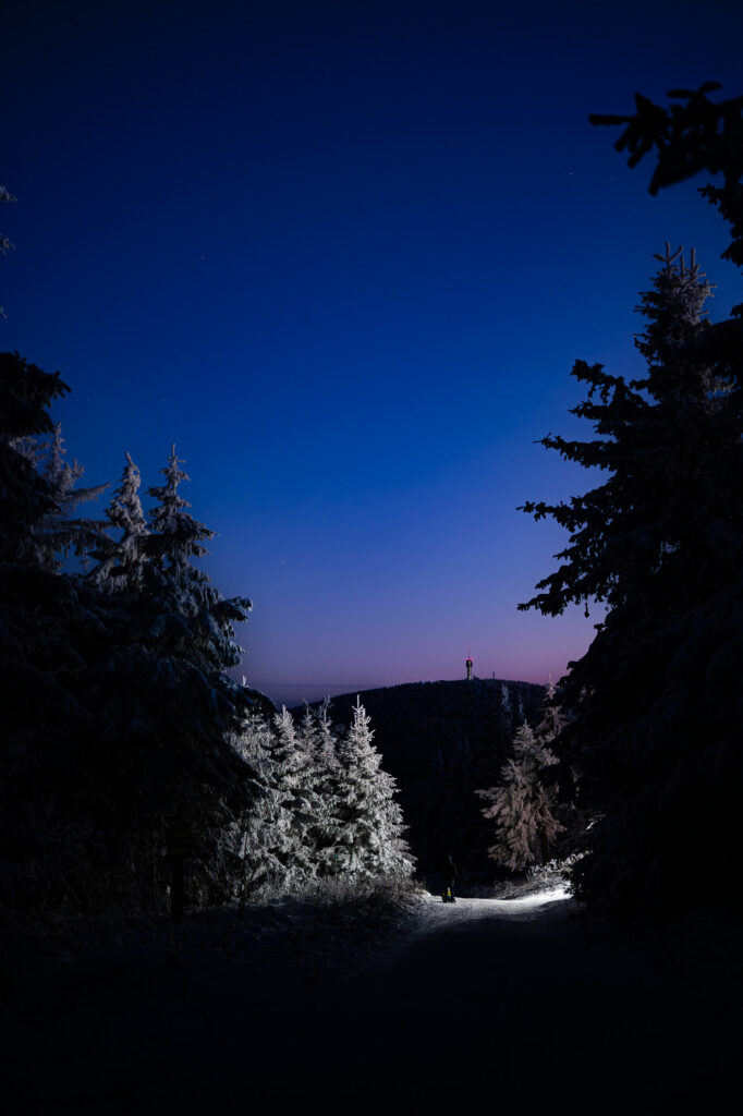 Rodelhang am Fichtelberg nach Sonnenuntergang in  der blauen Stunde