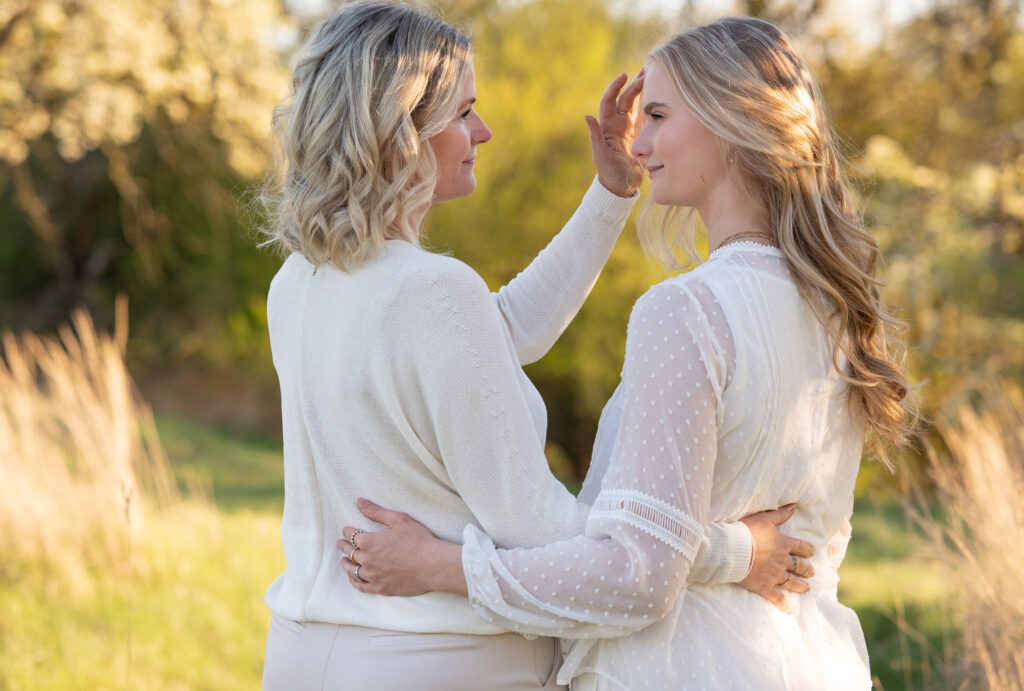 Mutter-Tochter-Fotoshooting im Frühling im Erzgebirge für Nikon DACH – Simone Hertel Fotografie